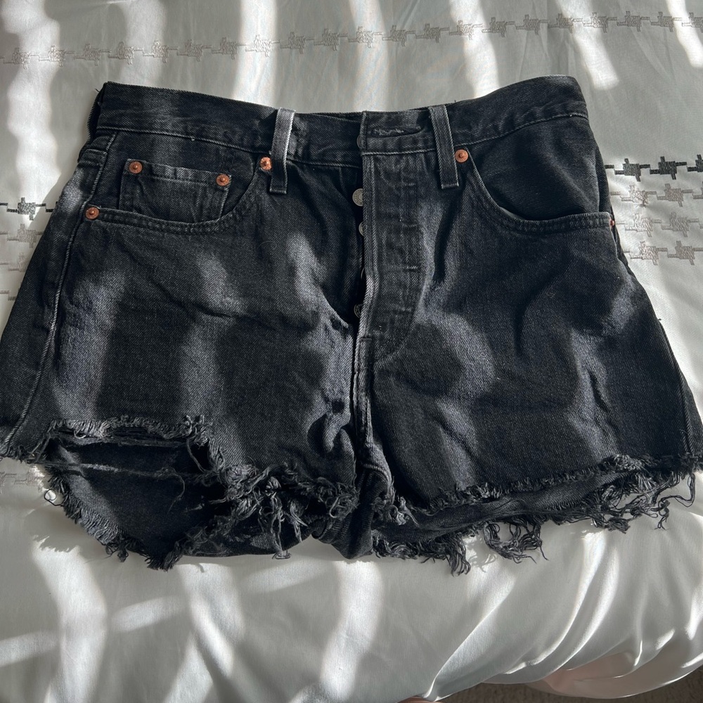 Black Levi shorts 
Size w26